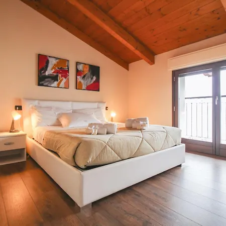 Al Porto Pianello Del Lario